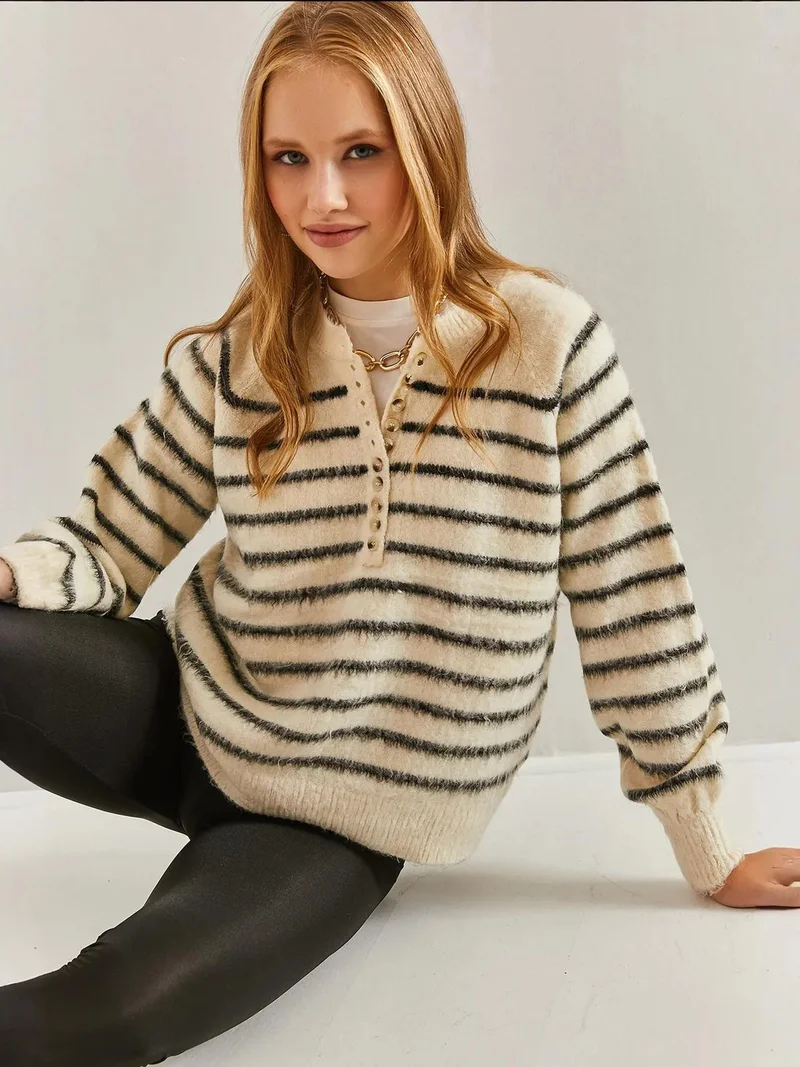 بيانكو لوتشي كنزة صوفية محبوكة بنقوش مع ياقة دائرية وإغلاق بأزرار