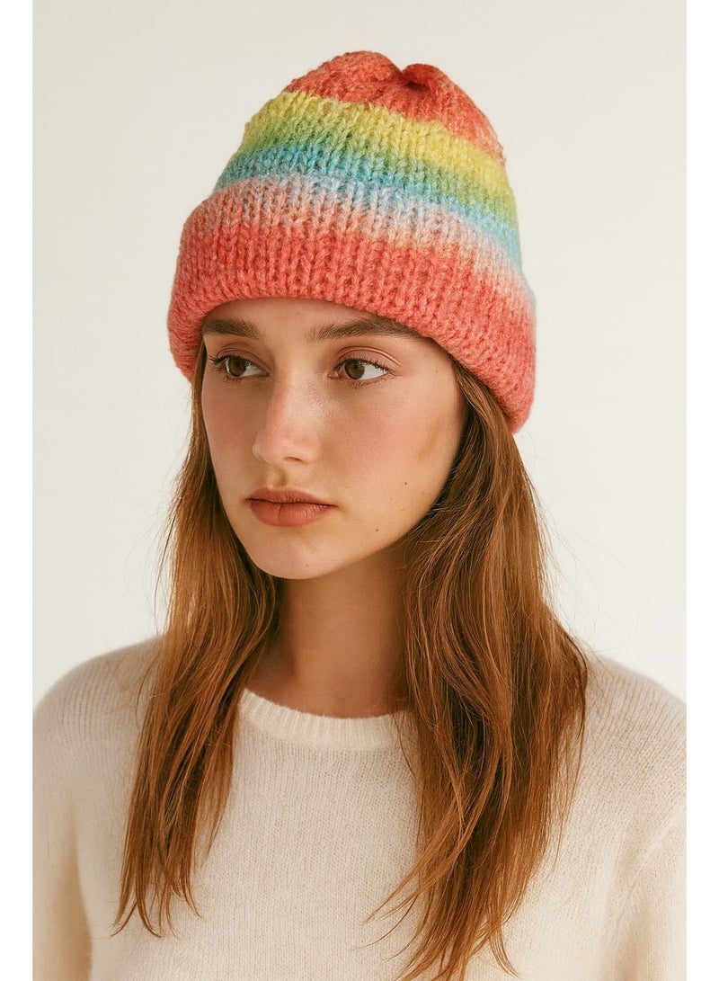 آيس كاب شتوي يدوي الصنع | قبعة صوف مزدوجة الوجه | Beanie Hat | Winter Ice Cap | تصميم فني دافئ بتدرجات لونية متعددة يمنحك إحساس التميز والدفء من أول ارتداء - Image 2