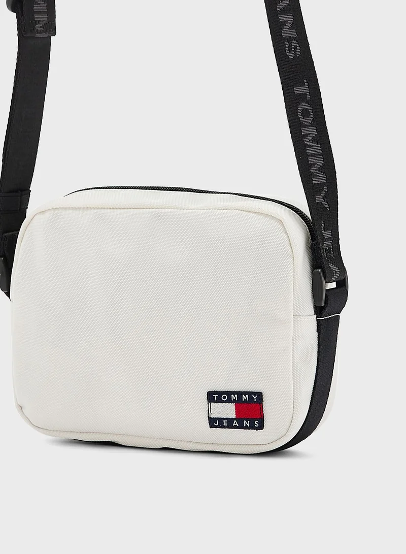 TOMMY JEANS Essential Daily Crossbody Bag