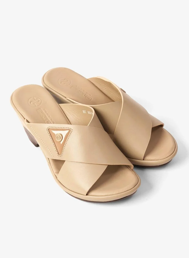 كومفورت بلس صنادل نسائية مريحة جلد بحزام متقاطع بيج