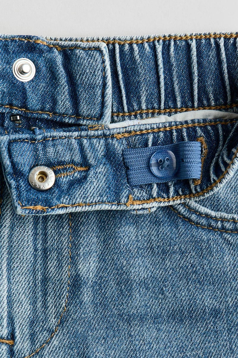 اتش اند ام شورت بقصّة فضفاضة من الجاكار