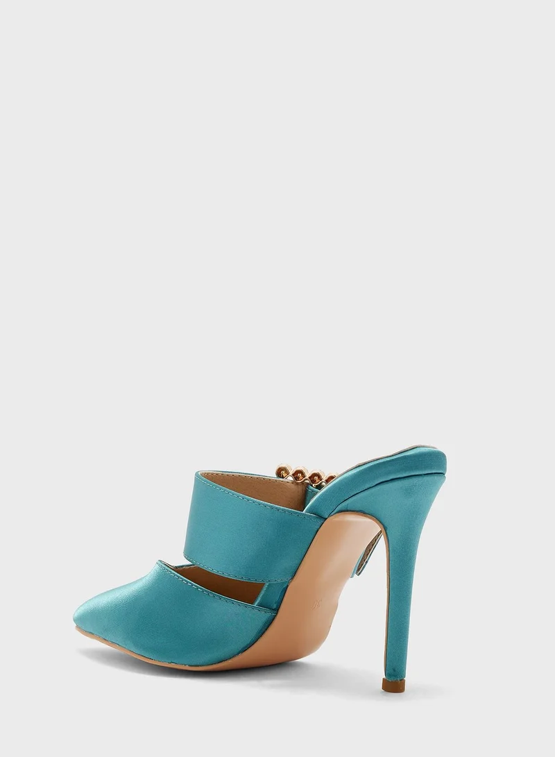 خزانة Jewelled Buckle Satin Slip On Pump