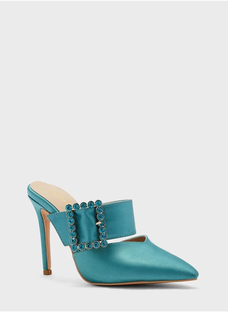 خزانة Jewelled Buckle Satin Slip On Pump