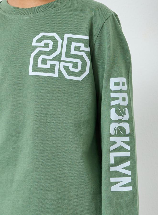 ستايلي تيشيرت بأكمام طويلة مطبوع عليه رسومات للأولاد باللون الأخضر - Image 4