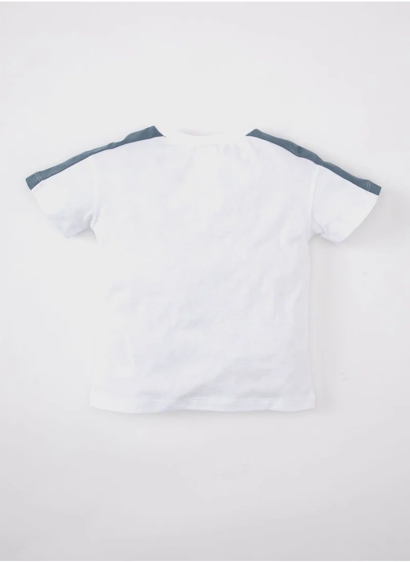 ديفاكتو Regular Fit Short Sleeve T-Shirt