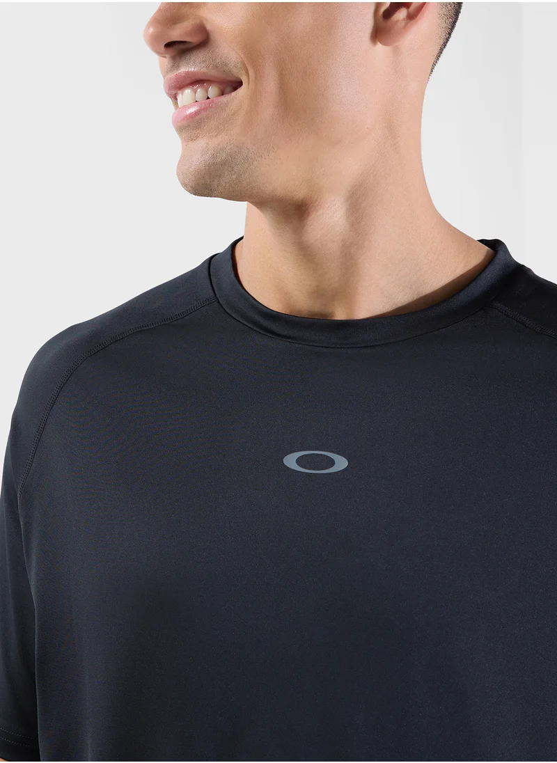 أوكلي Repreve Ellipse Rashguard T-Shirt