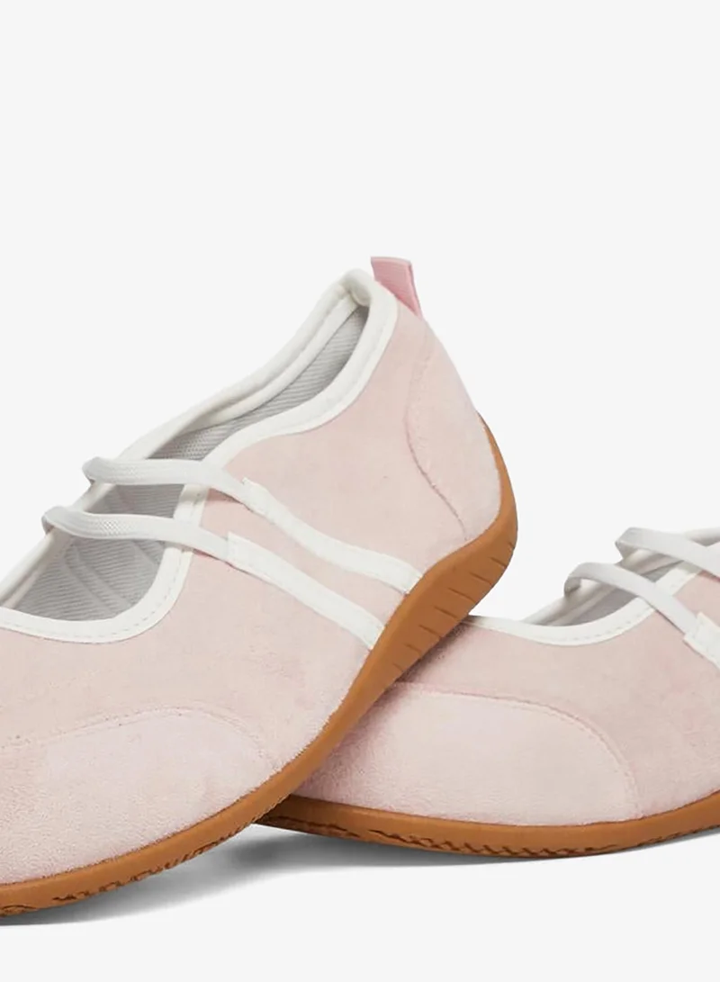 ستايلي حذاء سنيكرز ماري جين من مايكروسويد