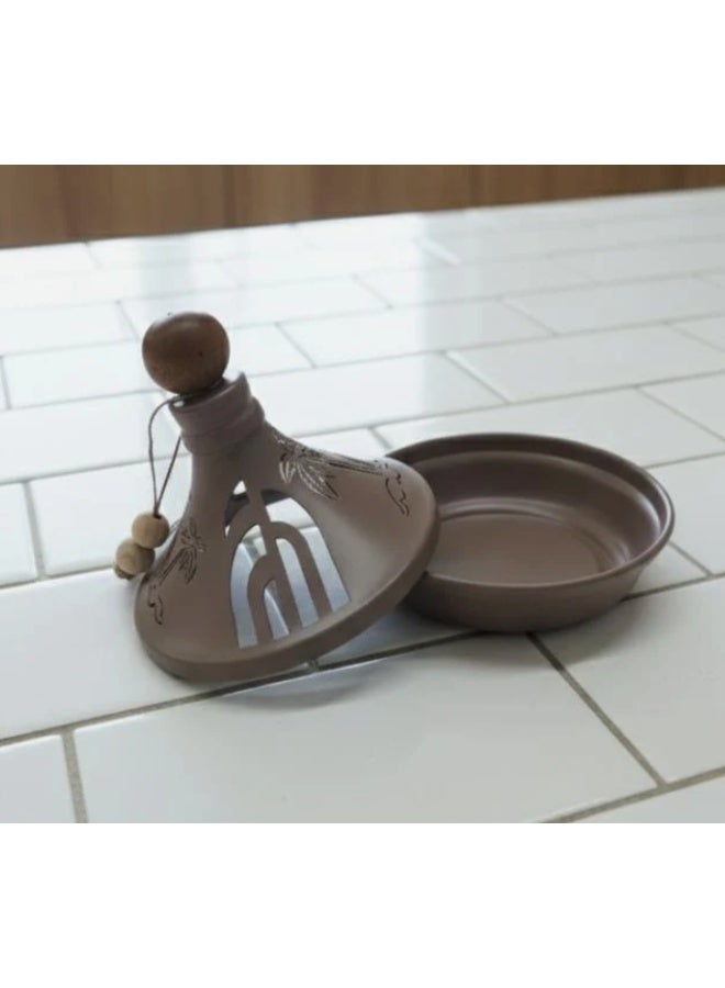 أي كي دي سي طاجن معدني مدمج من AKDC مقاس 13.5 سم باللون البني - تصميم زخرفي تقليدي خاص بشهر رمضان - Image 2