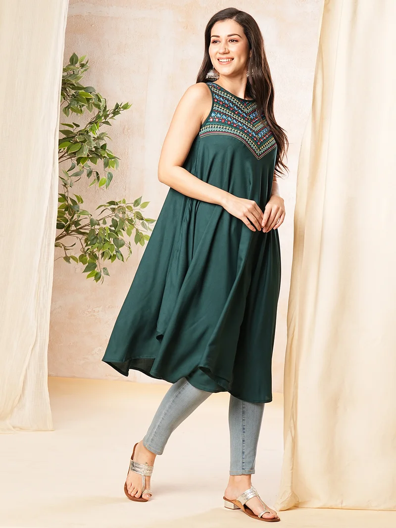 globus Globus Women Green Embroidered Yoke Sleeveless A-Line Kurta