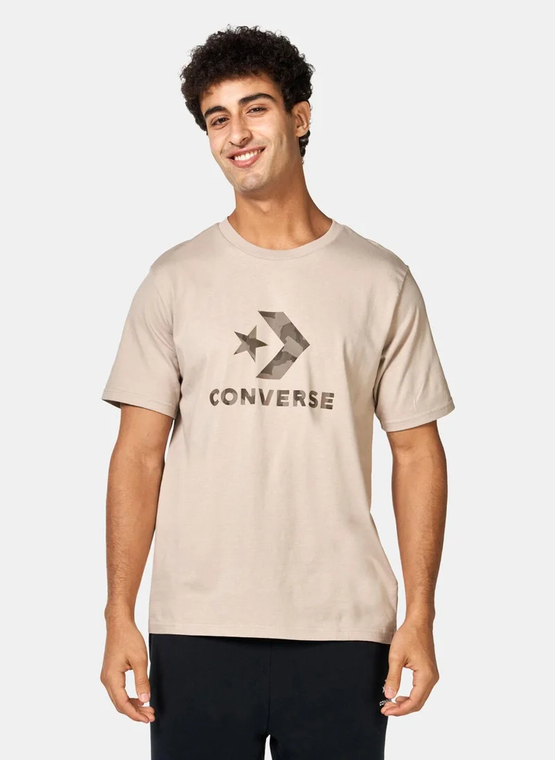 كونفرس Men's Star Chevron T-Shirt
