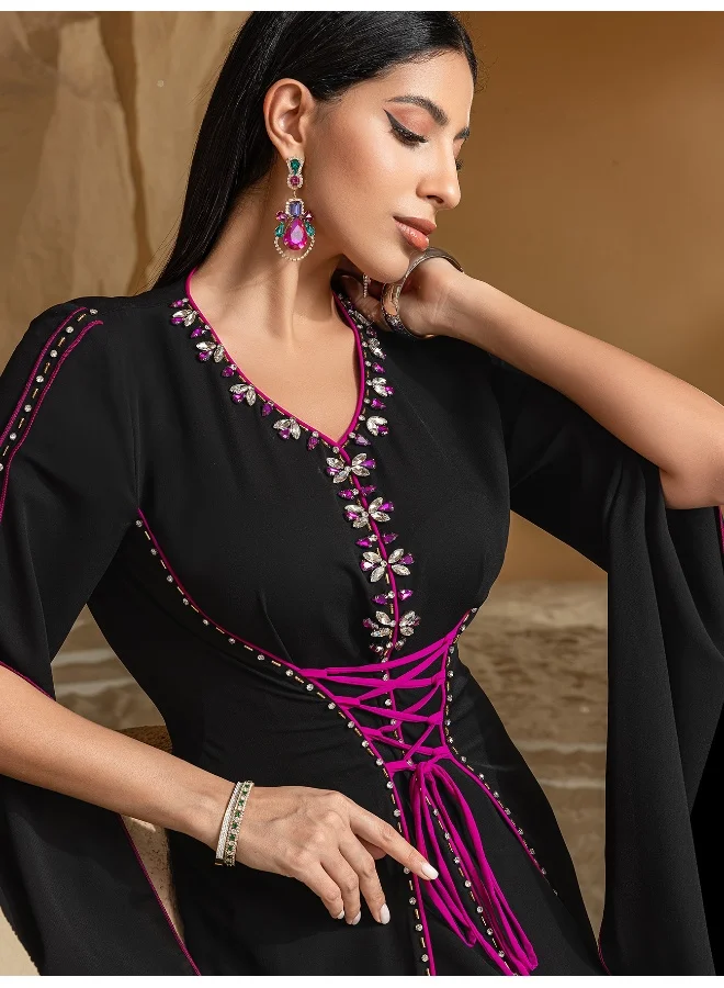 مدام يونيك عباءة نسائية عصرية مع تطريز للأزياء الإسلامية من دبي للتصدير إلى الشرق الأوسط
