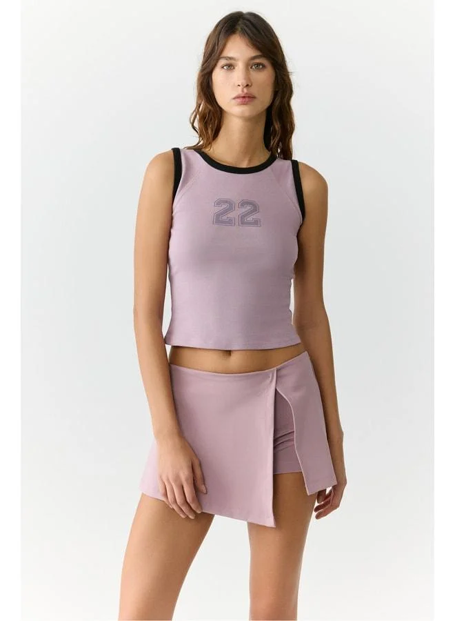 Jenny Women’s Round Neck Sleeveless T-Shirt with Rose Clay Print Details.