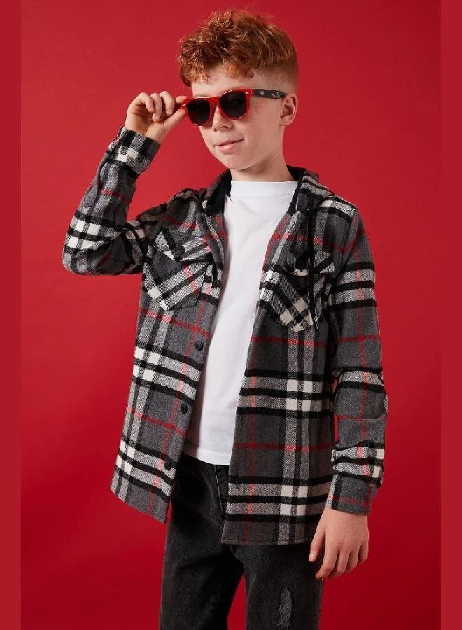 ليلا قميص كاروهات رجالي بجيوب مزدوجة وغطاء رأس