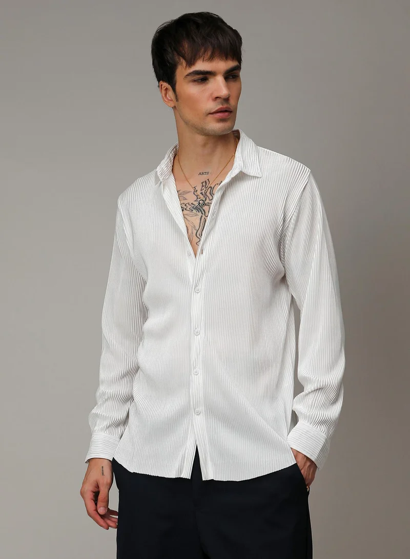 Campus Sutra Men's Chalk White Pleat-Creased Shirt For Casual Wear | Spread Collar | Long Sleeve | Button Closure | Shirt Crafted With Comfort Fit For Everyday Wear