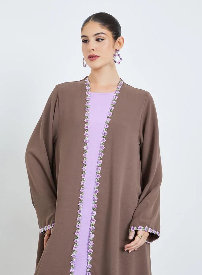 أميرة عباية مفنوحة من الامام بتفاصيل زهور