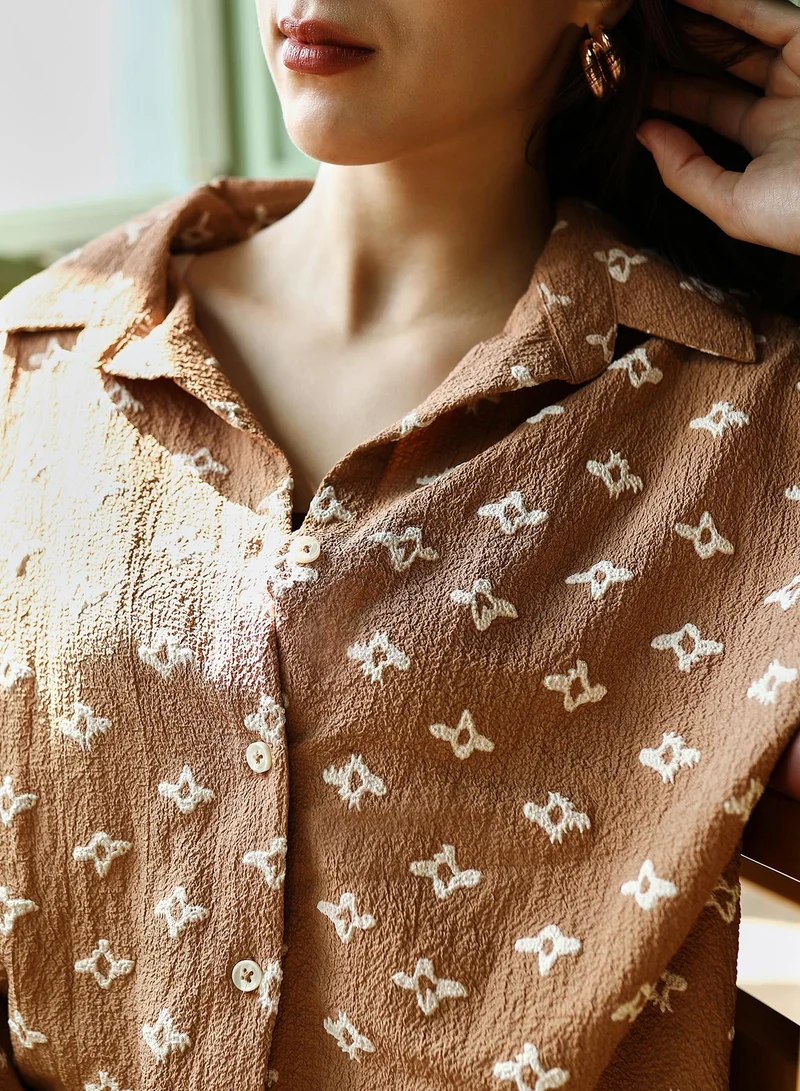 Pinacolada  Women's Camel Brown Floral-Tactile Oversized Shirt | نساء | أكمام طويلة | طبعة تجريدية | طوق منتشر | كاجوال كبير الحجم | قميص for Women | Best Price UAE