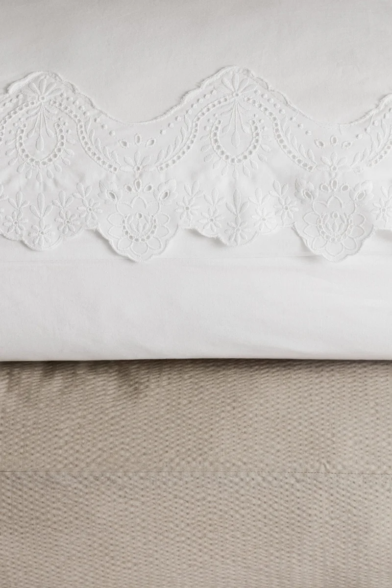H&M Lace-trimmed pillowcase