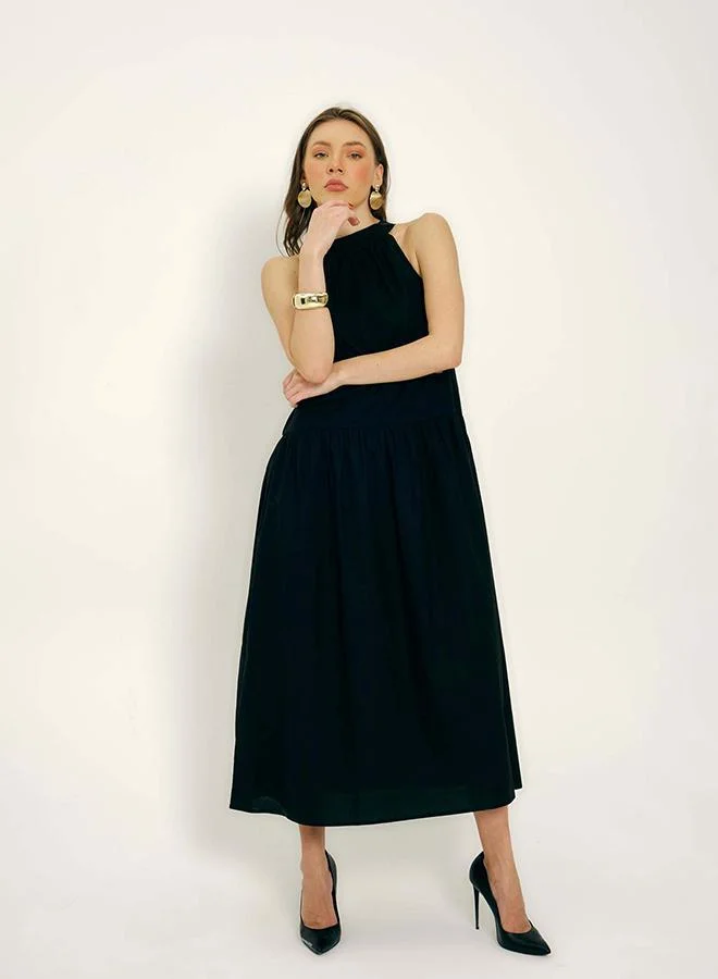 فيرجيو فستان ماكسي بياقة هالتر من قطن فيرجيو 100%