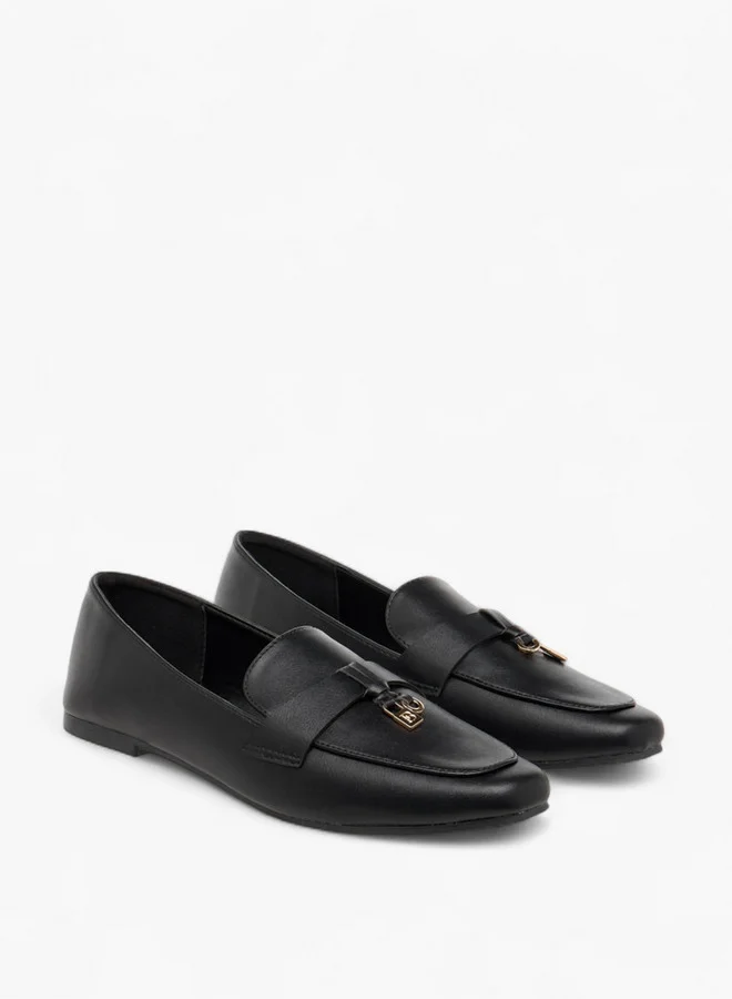 فلورا بيلا من شو إكسبرس Metal Accent Slip-On Loafers