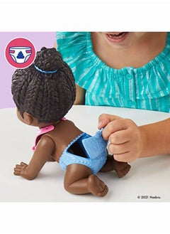 Baby Alive لعبة قالب صندوق الوجبات الخفيفة لدمية Lil Snacks التي تأكل وتتبرز على شكل وجبة خفيفة مقاس 8 بوصات للأطفال من سن 3 سنوات فما فوق بشعر أسود  - Image 4