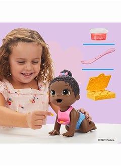 Baby Alive لعبة قالب صندوق الوجبات الخفيفة لدمية Lil Snacks التي تأكل وتتبرز على شكل وجبة خفيفة مقاس 8 بوصات للأطفال من سن 3 سنوات فما فوق بشعر أسود  - Image 2