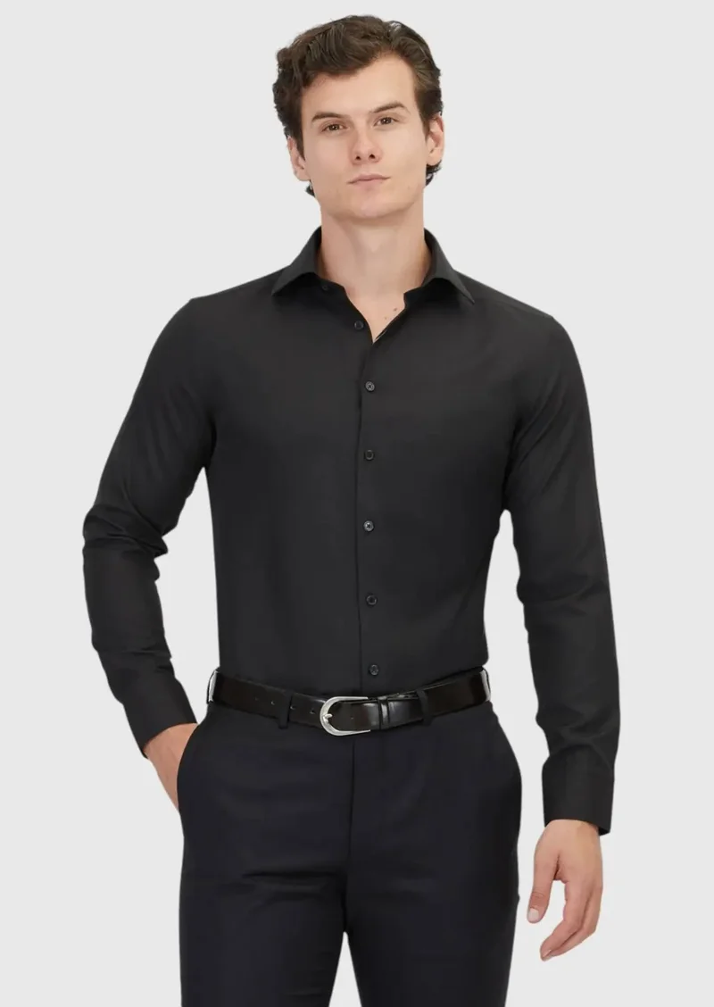 رامسي قميص أسود سادة بقصة ضيقة من مزيج القطن الكلاسيكي