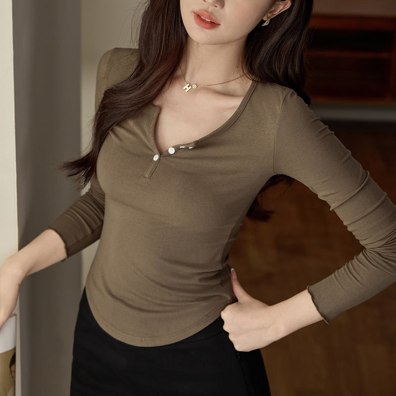 تيشيرت نسائي بقماش الفيسكوز بأكمام طويلة مع فتحة أزرار - Image 3