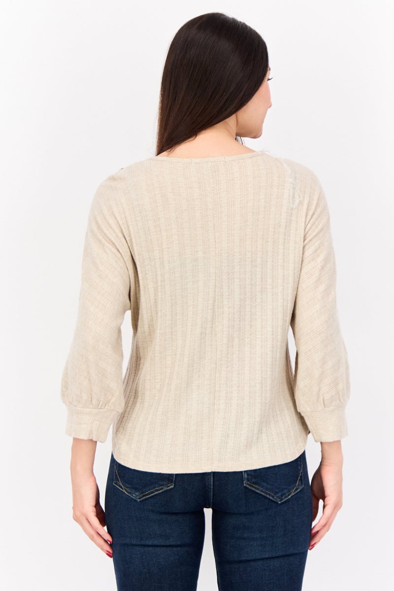 ADRIENNE VITTADINI بلوزة نسائية بياقة دائرية منقوشة، بني فاتح - Image 3