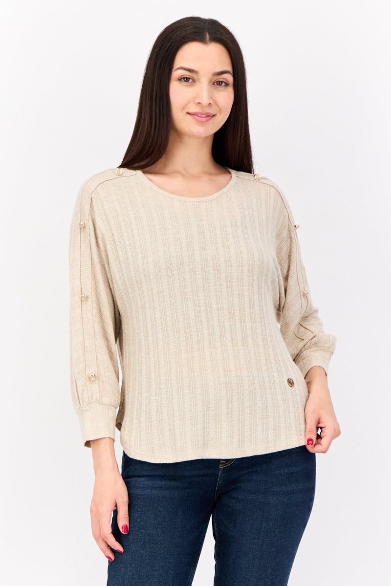 ADRIENNE VITTADINI بلوزة نسائية بياقة دائرية منقوشة، بني فاتح - Image 1