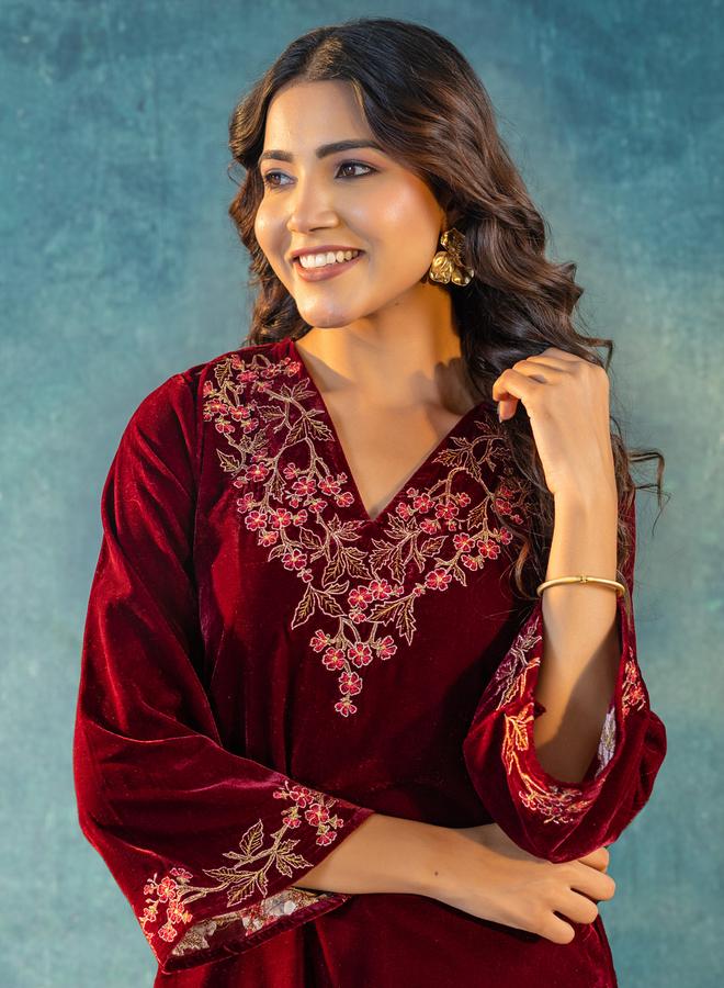 KASYA Women Velvet Look Embroidered Tunic and Pants Co-Ords - Image 5