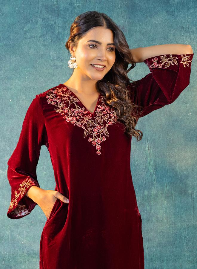 KASYA Women Velvet Look Embroidered Tunic and Pants Co-Ords - Image 4