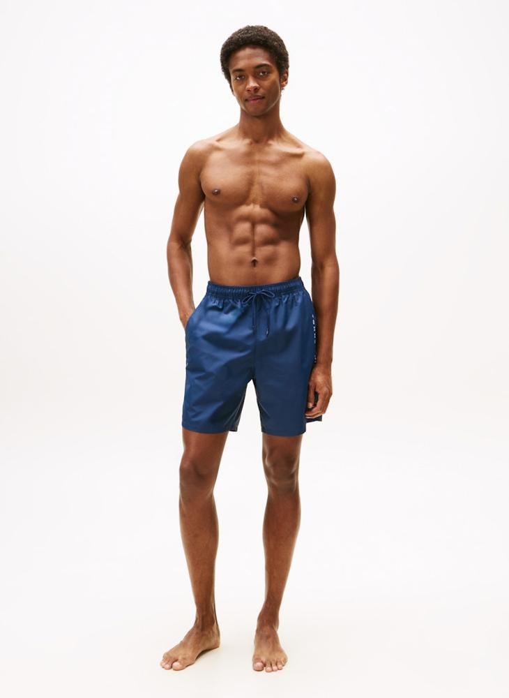 تومي هيلفيغر شورت سباحة طويل بشعار أصلي - Image 4