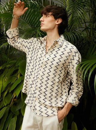 Campus Sutra Men's Cream White Zig-Zag Knit Shirt For Casual Wear | Spread Collar | Long Sleeve | Button Closure | Shirt Crafted With Comfort Fit For Everyday Wear - pzsku/Z3A6FC12CA27A19F80144Z/45/_/1741610279/bfa487ff-b87e-48a7-a9d9-e9cbfc40b2b7