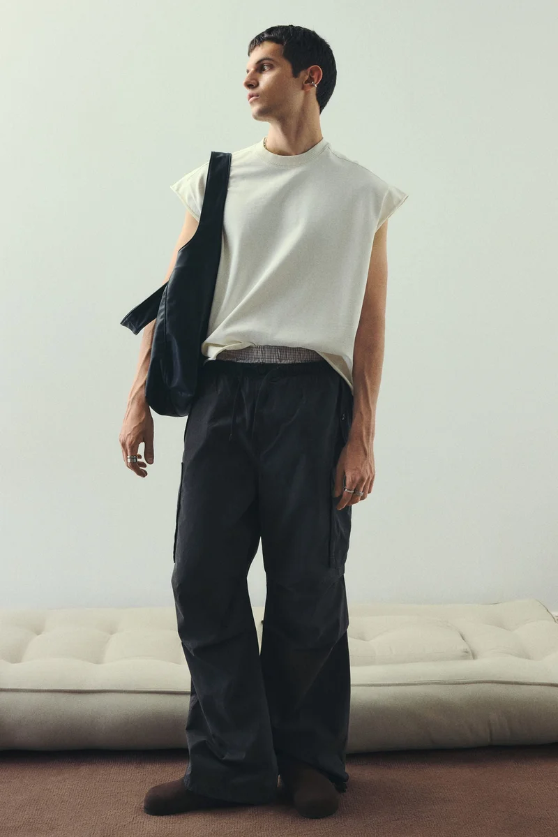 اتش اند ام بنطلون من نسيج باراشوت بقصّة فضفاضة