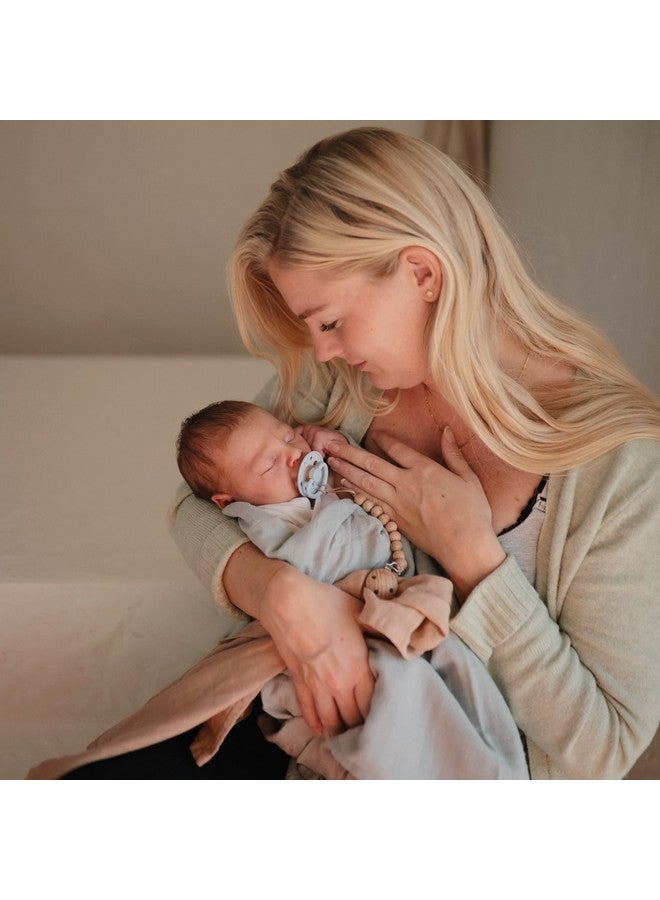 فريج لهاية فريج مون المصنوعة من المطاط الطبيعي للأطفال | صُنعت في الدنمارك | خالية من مادة BPA (أزرق بودرة/رمادي، من ٦ إلى ١٨ شهرًا) - عبوة من قطعتين - Image 2