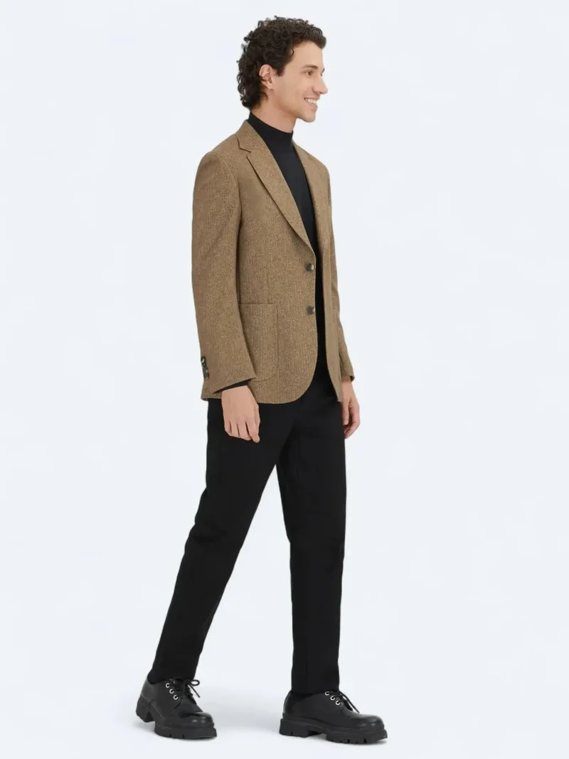 كيب جاكيت بني مطبوع عصري