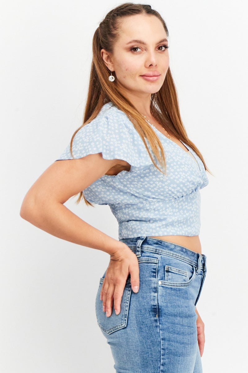 NA-KD Women V-Neck Short Sleeve Allover Floral Print Top, Light Blue - Image 3