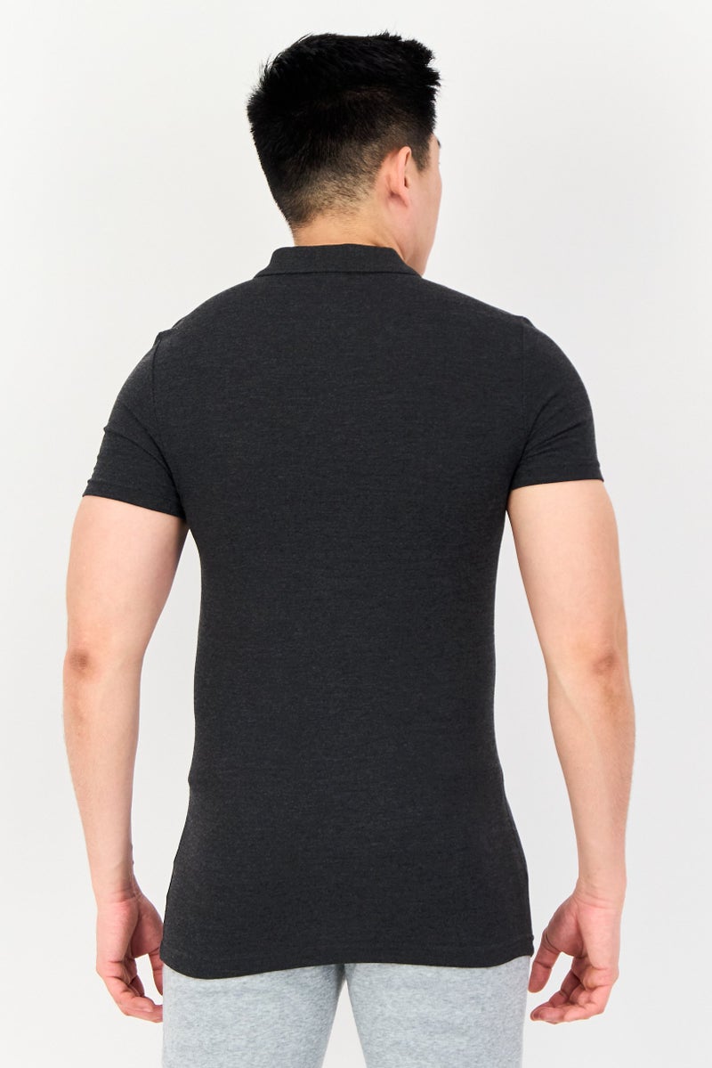 PUMA قميص بولو خارجي بأكمام قصيرة للرجال بتصميم ضيق مع شعار العلامة التجارية، أسود مائل إلى الرمادي - Image 3