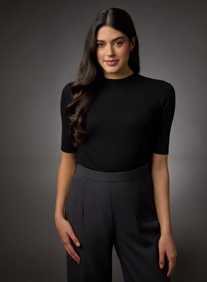 زجزاج Short Sleeve High Neck Rib Top- Jet Black