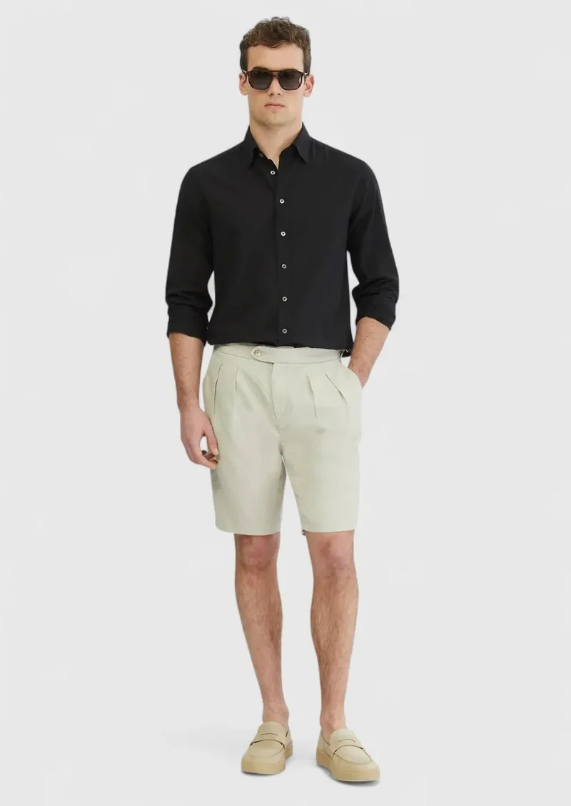 رامسي شورت برمودا من الكتان 100%، بقصة جزرية، مصنوع من قماش الكتان الرملي المنسوج.