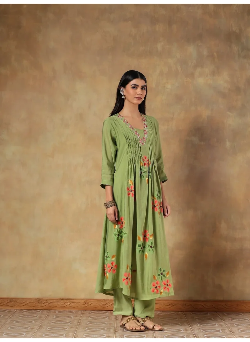 باناش برييا طقم كورتا أناركالي مول شانديري مطبوع بالزهور ومطرز للنساء مع بنطال ودوباتا – ملابس هندية تقليدية