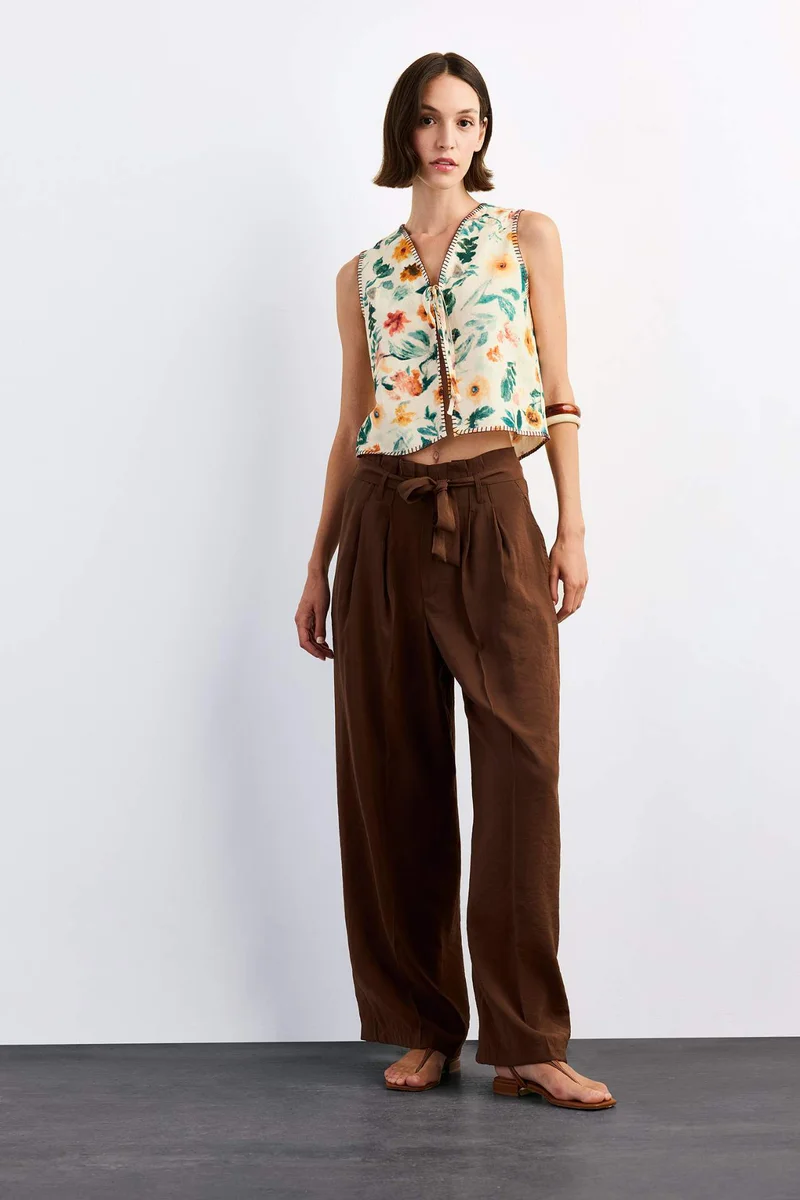 ديفاكتو Slim Fit Button Neck Flower Poplin Vest