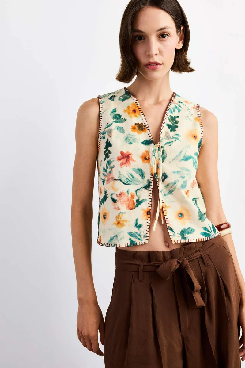 ديفاكتو Slim Fit Button Neck Flower Poplin Vest
