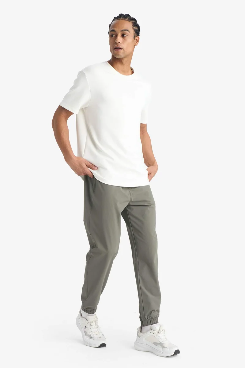 ديفاكتو Slim Fit Woven Jogger