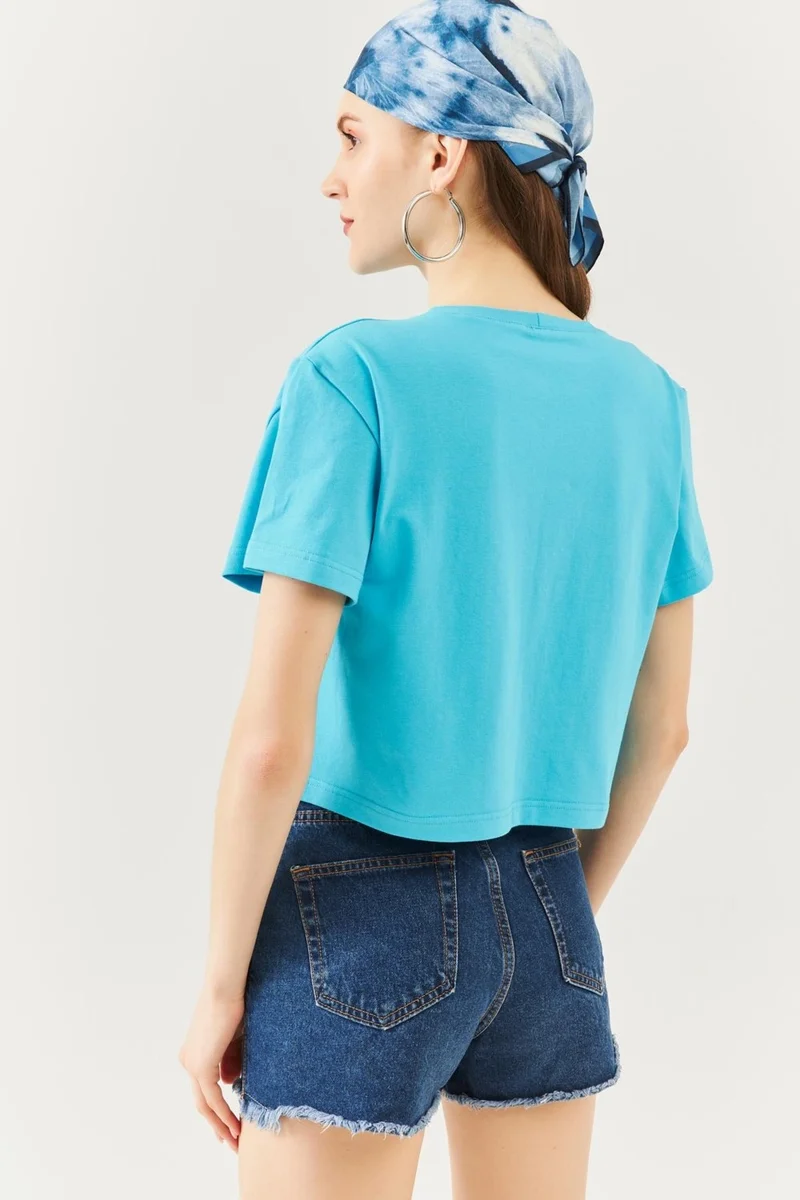 بوتيكجيز Aqua Oversize Rahat Pamuklu Penye Bisiklet Yaka Kısa Kol Basic Crop T-Shirt