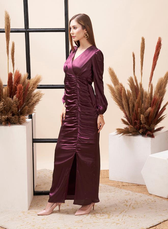 ميش فستان طويل بكسرات وتفاصيل مزمومة مع شق - Image 3