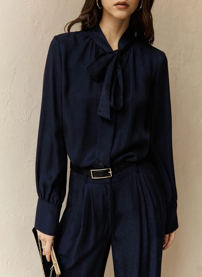 Lichi Loose blouse with ribbons on the collar