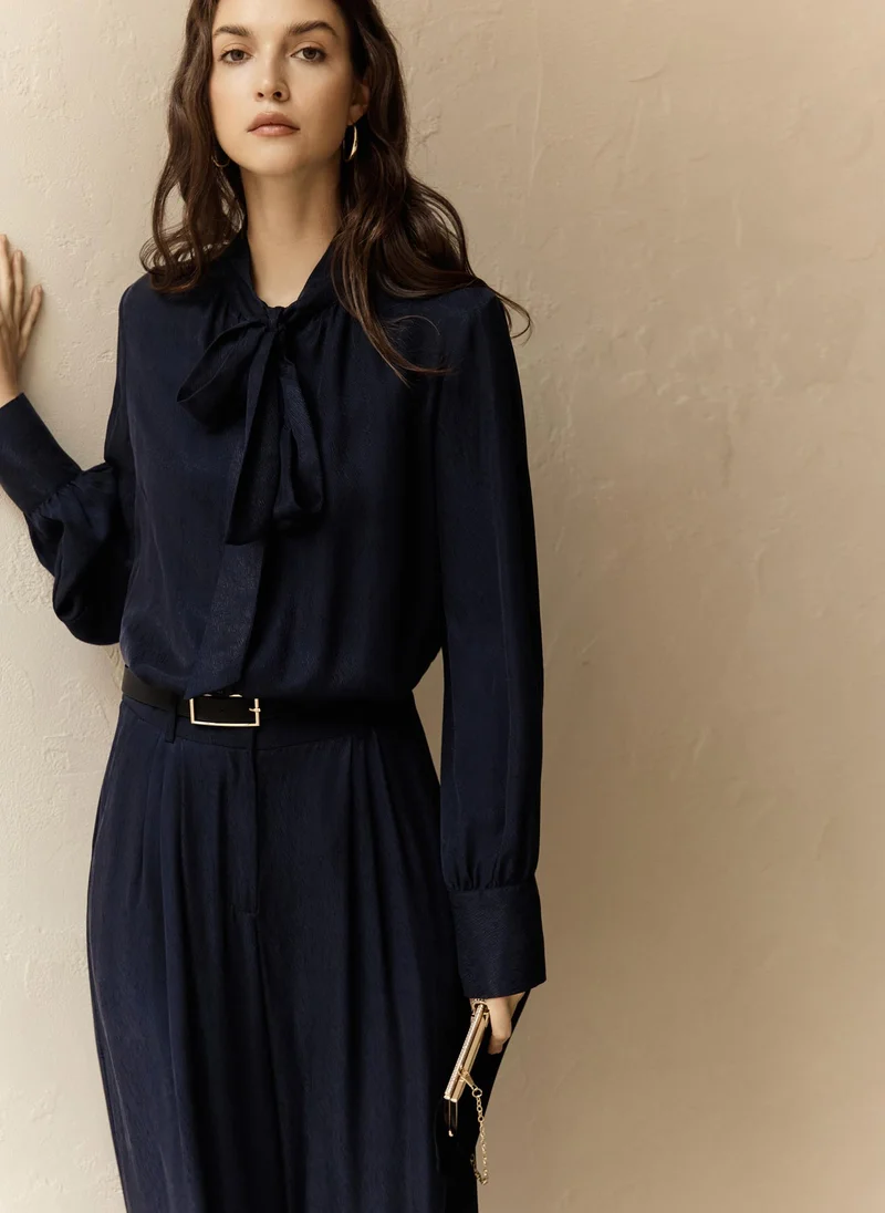 Lichi Loose blouse with ribbons on the collar