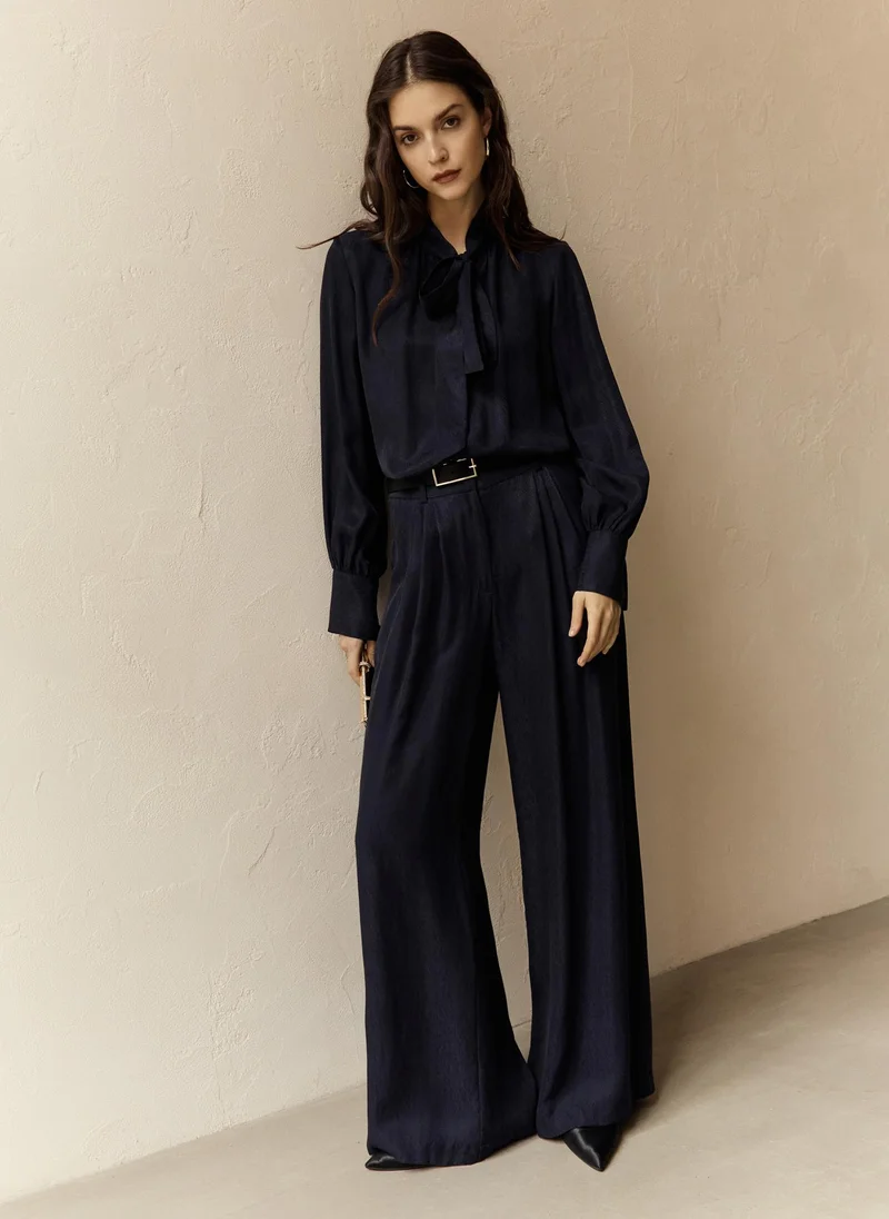 Lichi Loose blouse with ribbons on the collar