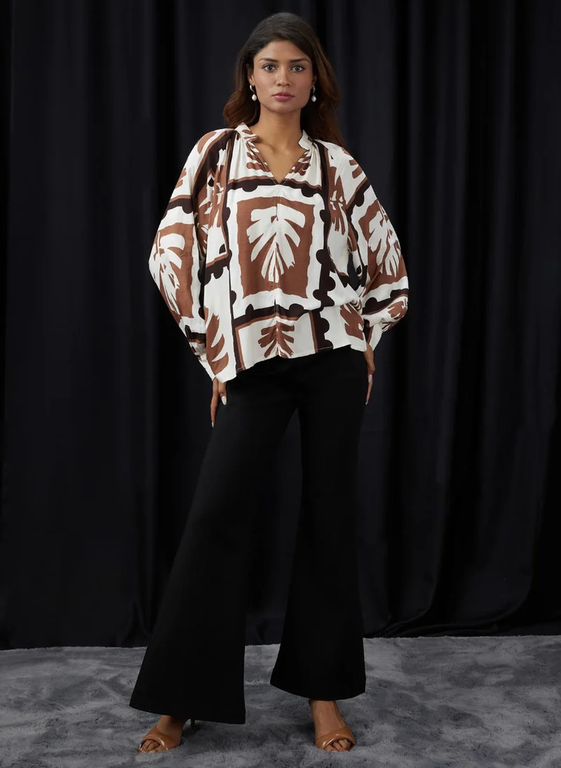 globus Globus Women Brown Abstract Print V-Neck Reglan Sleeves Top